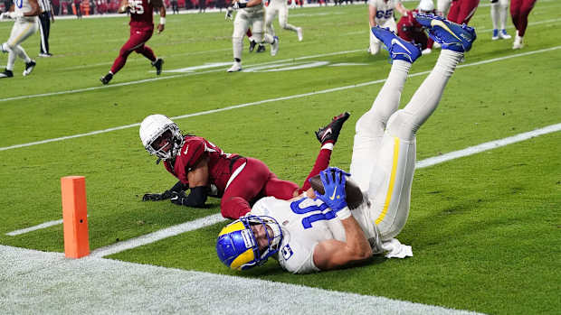 Dec 13, 2021; Glendale, Arizona, USA; Los Angeles Rams wide receiver Cooper Kupp (10) makes a touchdown catch against Arizona Cardinals cornerback Marco Wilson (20) at State Farm Stadium.

Nfl Los Angeles Rams At Arizona Cardinals